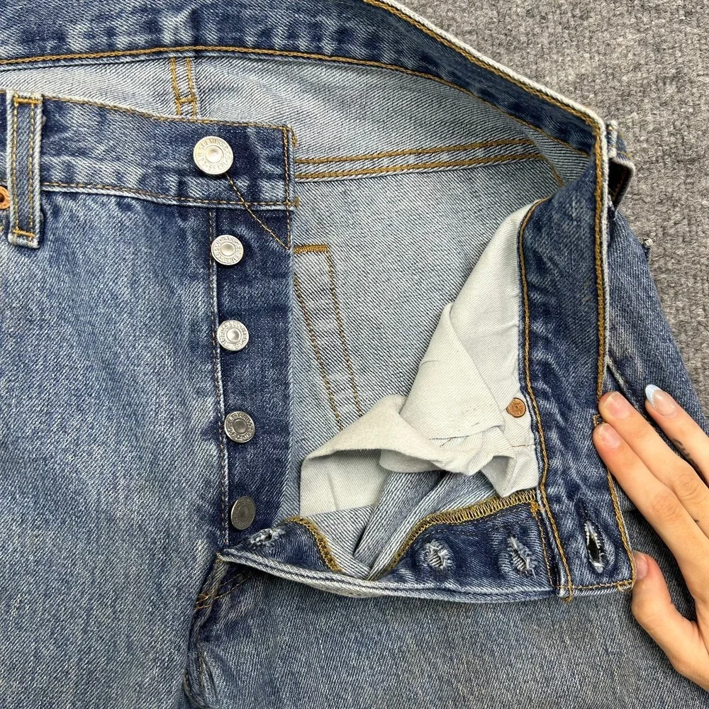 Levi's 501 Jeans Men's Blue Denim Straight‎ Pockets Button Fly Classic - 32X31